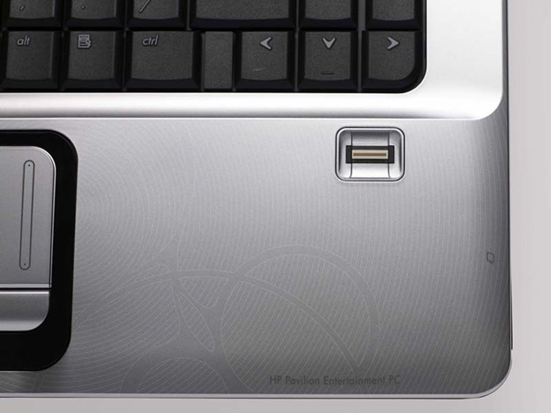 日本HP、新Centrino Duo採用の15.4型ノート