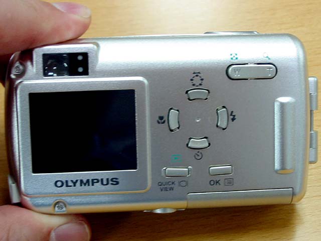 オリンパス、生活防水のコンパクトデジカメ「μ-10 DIGITAL」