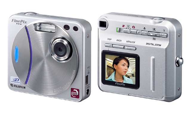 富士フイルム、コンパクトデジカメ「FinePix F402」の発売を1週間延期