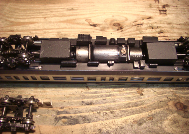 カツミ 111系 横須賀線色3ドアー 入線。 : ダマタカの鉄道模型工作