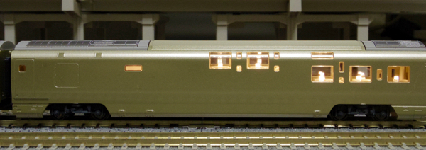 KATO］「四季島」に室内灯に取り付ける : 新・日々の雑感