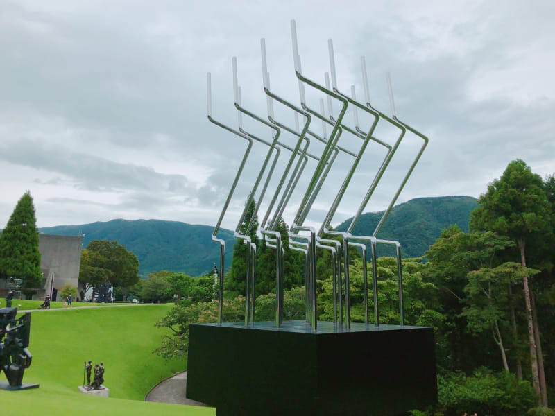 伊藤隆道の「16本の回転する曲がった棒」 : 一語一絵