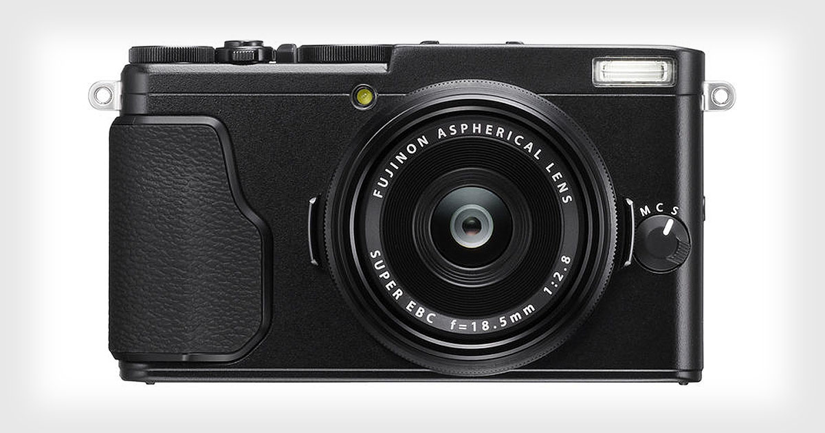 The Fujifilm X70 Boasts the First Touchscreen in an X-Series