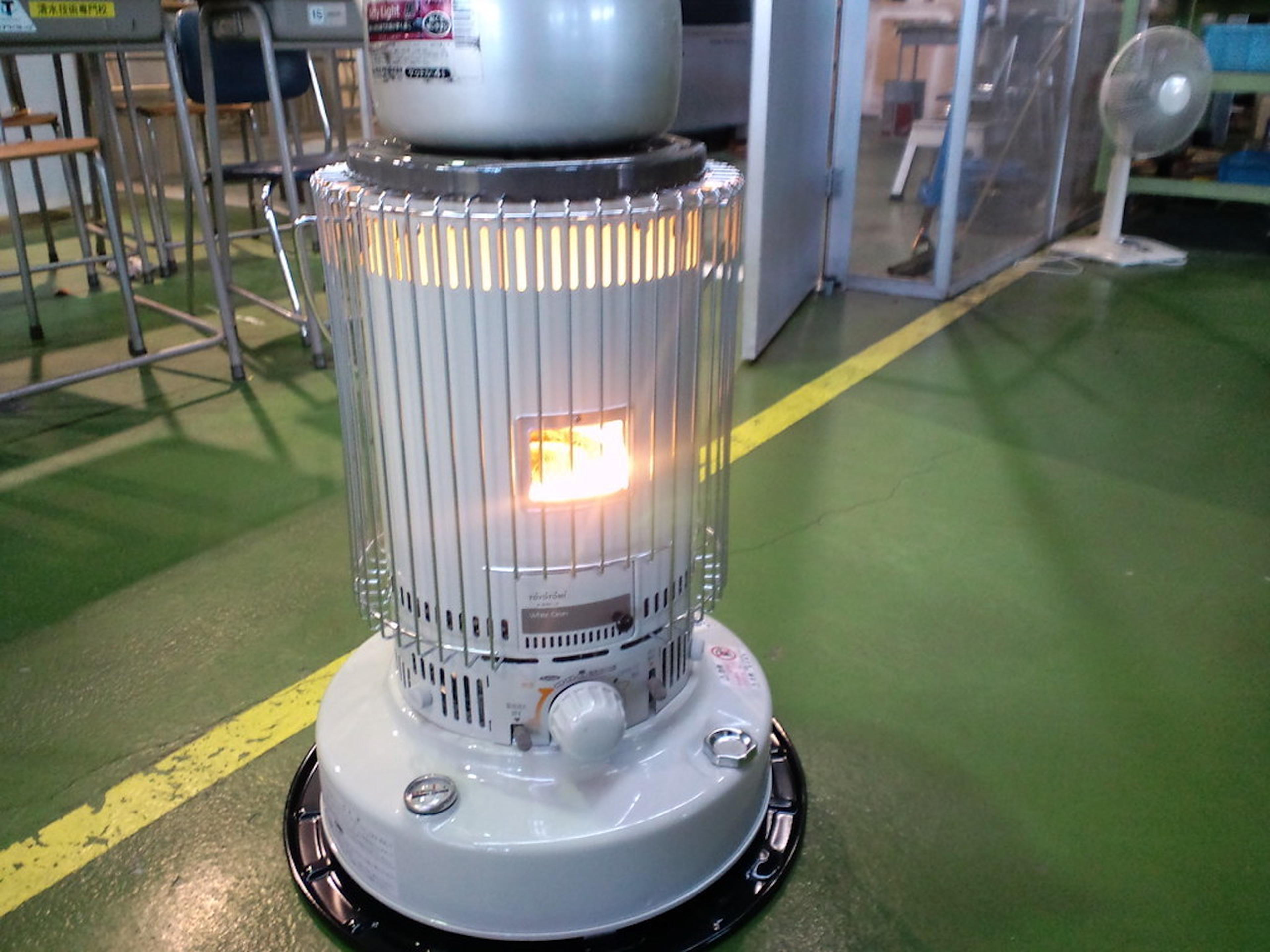 素早く空間を暖める！人気の石油ファンヒーター6選 | キャンプ