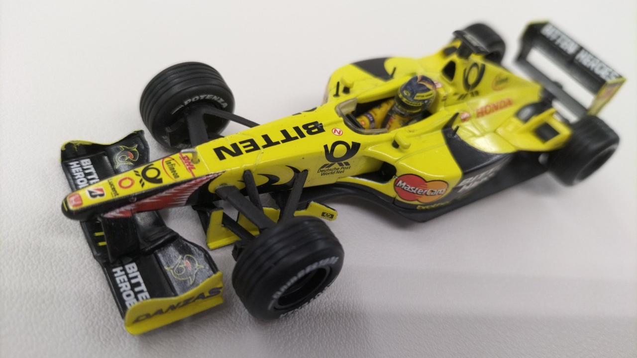 J.アレジ ジョーダン EJ11 破損パーツ サイドポンツーン？