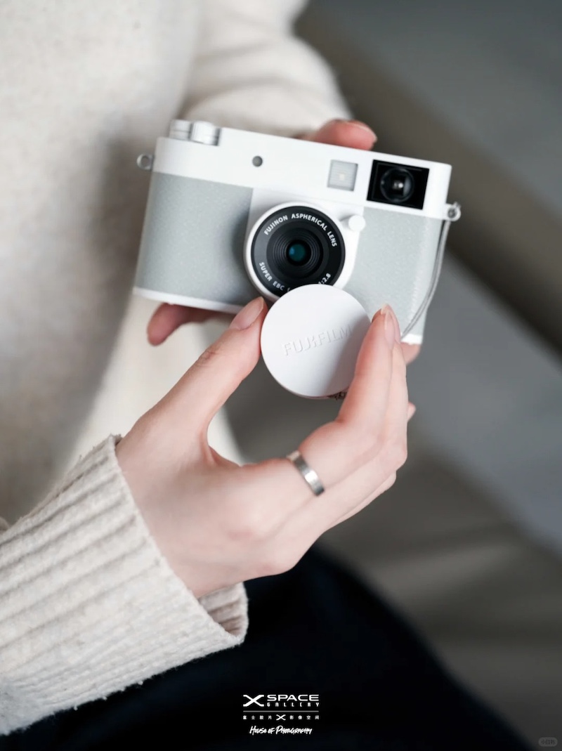 Fujifilm X Half white edition camera launched overseas - Photo Rumors
