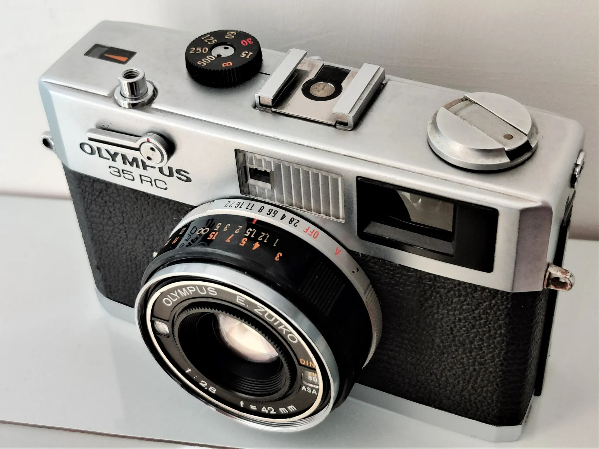 Olympus 35RC | Gears | Photo by Tommy Ku