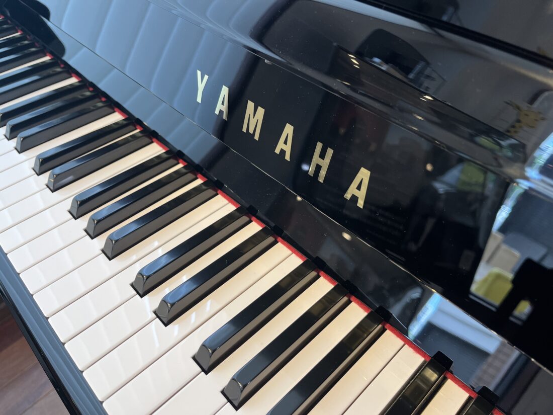 中古》b113 ヤマハアップライトピアノ | 中古アップライトピアノ