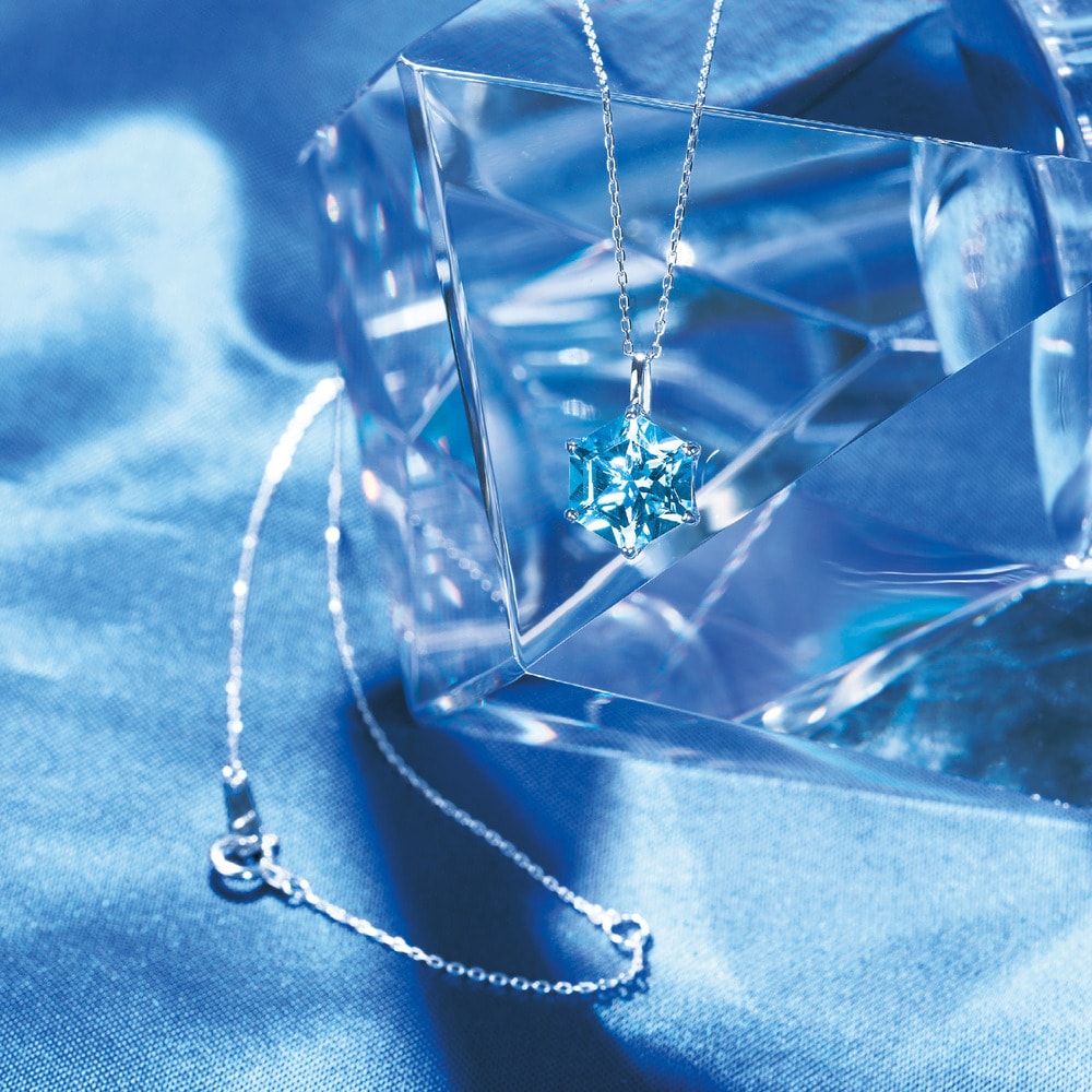 雪の結晶モチーフ入り10金ネックレス［日本製］「アナと雪の女王