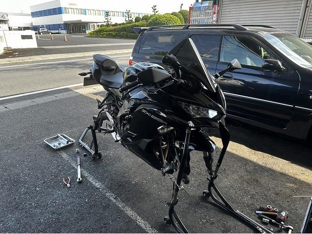 滋賀オートライフハノ カワサキ「ZX-25R」の持込タイヤ交換(前後