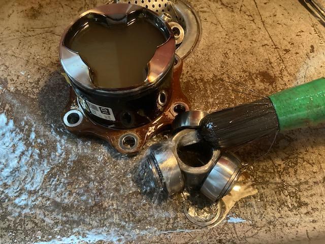 200系ハイエース ドライブシャフトブーツ交換 強化ドライブシャフト