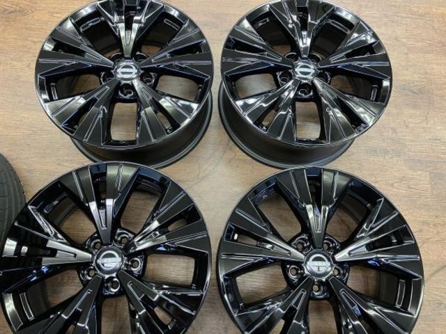 少ない新型エクストレイル純正カスタムカラー＆新品スタッドレスセット