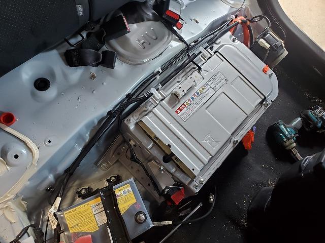 トヨタ アクア NHP10 ハイブリッドバッテリー 交換 メインバッテリー