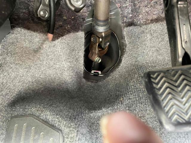 トヨタ プリウス ZVW30 走行時異音 インタミシャフト交換 コトコト音