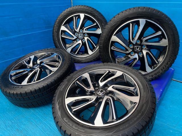 溝たっぷりスタッドレスタイヤ付きのステップワゴン純正17インチ入庫