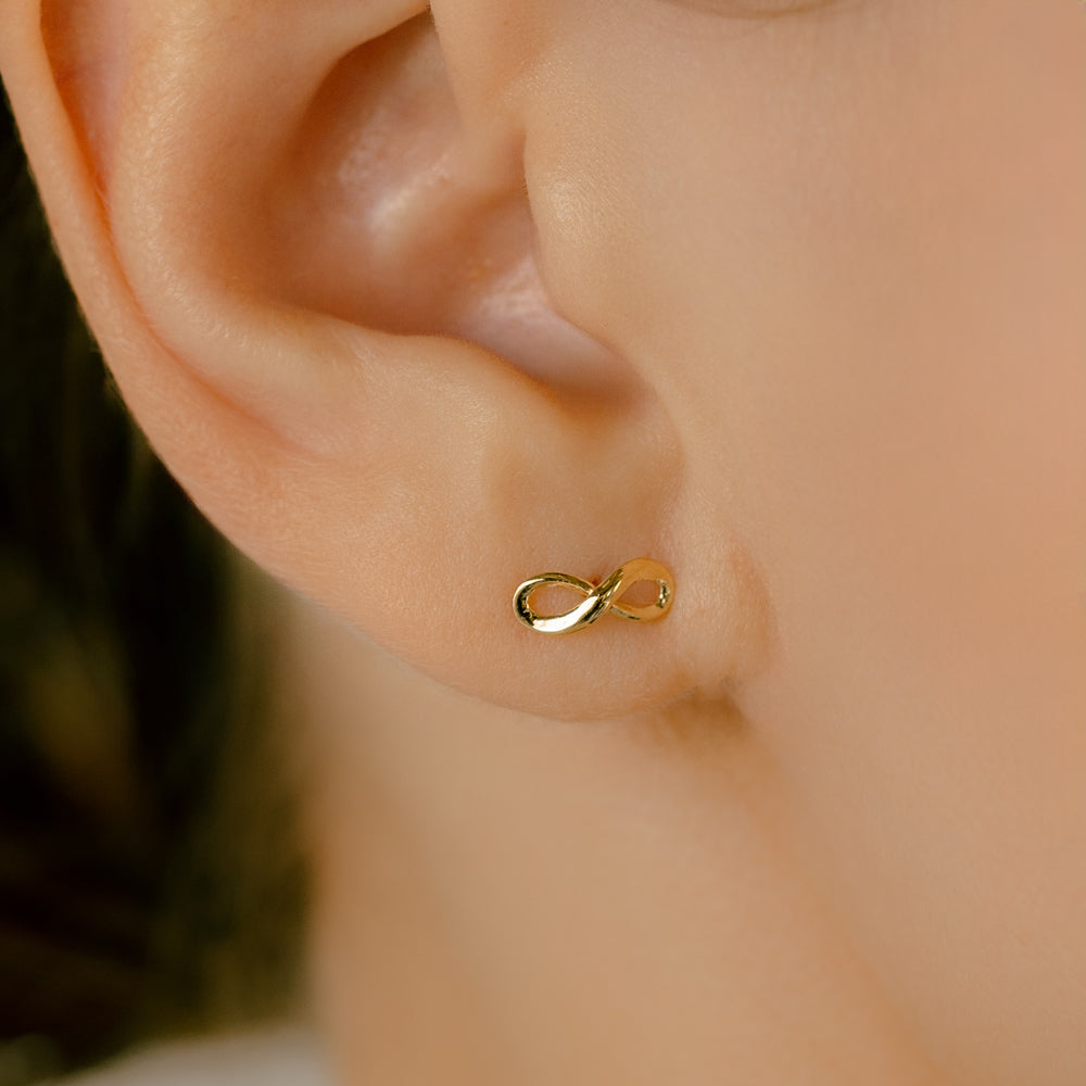 インフィニティ ボディピアス│K18・プラチナ 軟骨ピアス