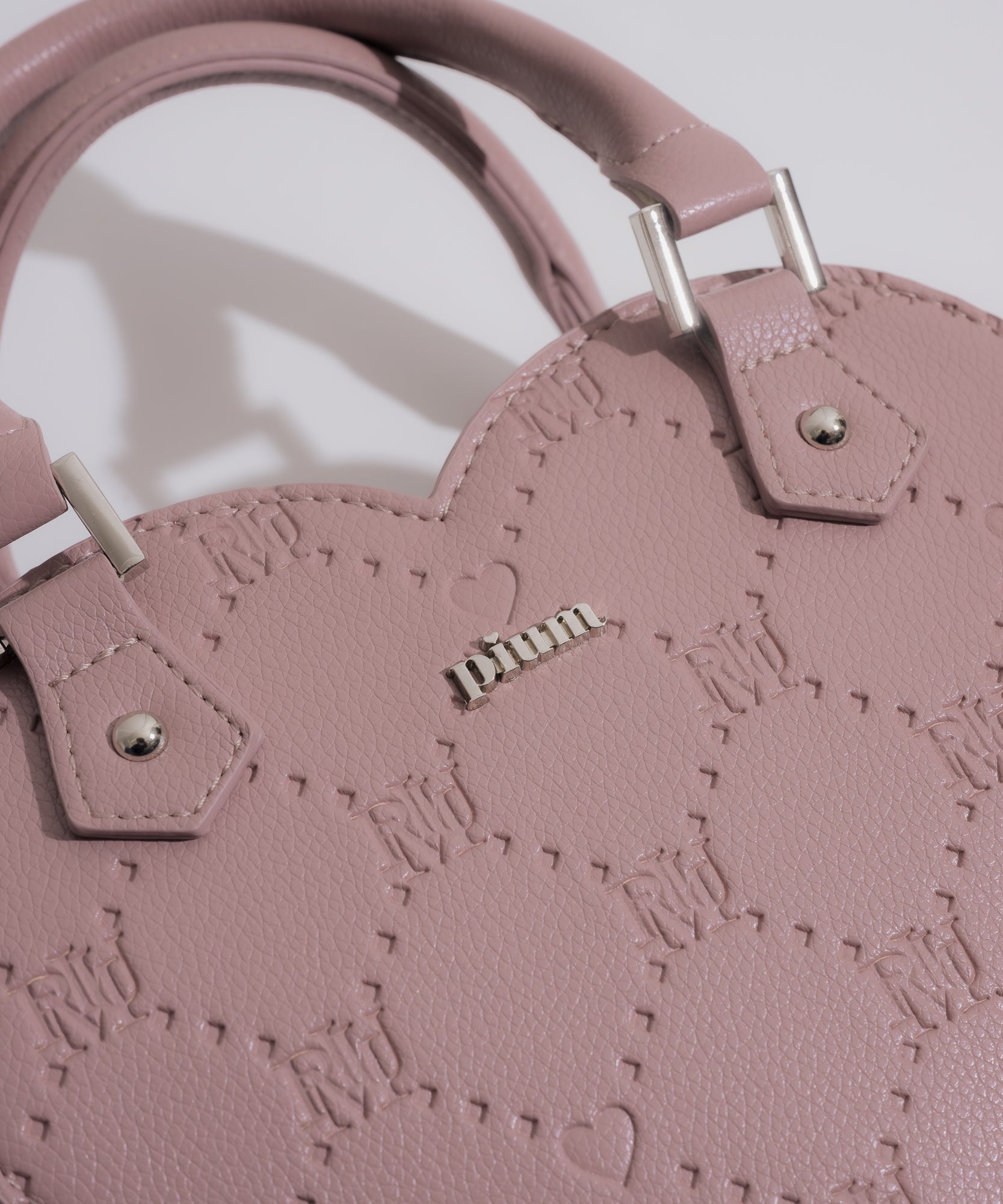 piumモノグラムハートバッグ