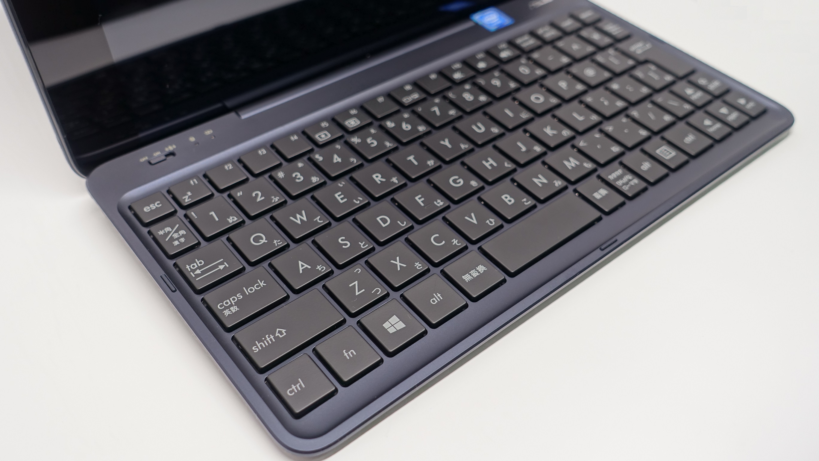 ASUS TransBook T90Chiレビュー。フルサイズ並キーボードがウリな2in1