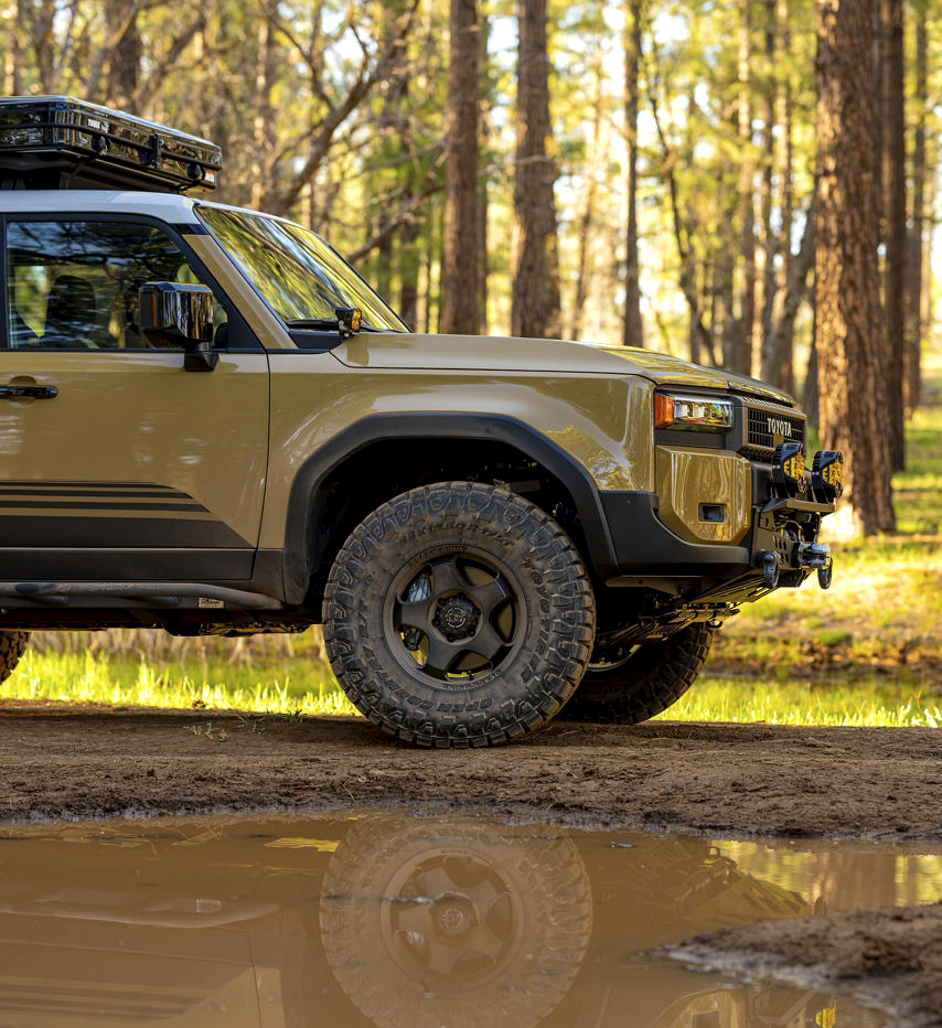 ランドクルーザー250 × ブラックライノ SOL BR031 17インチ - プラド