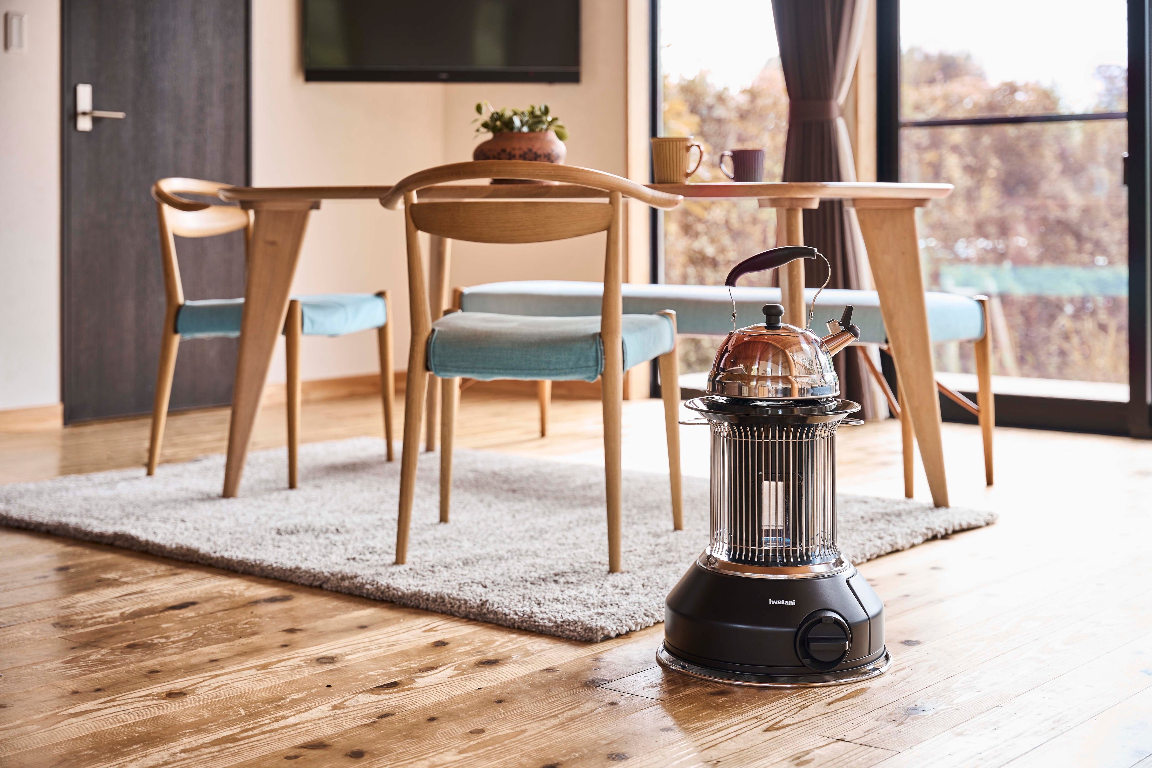 お湯が沸かせる*！屋内外兼用ストーブ登場！ ～Iwatani「マル暖