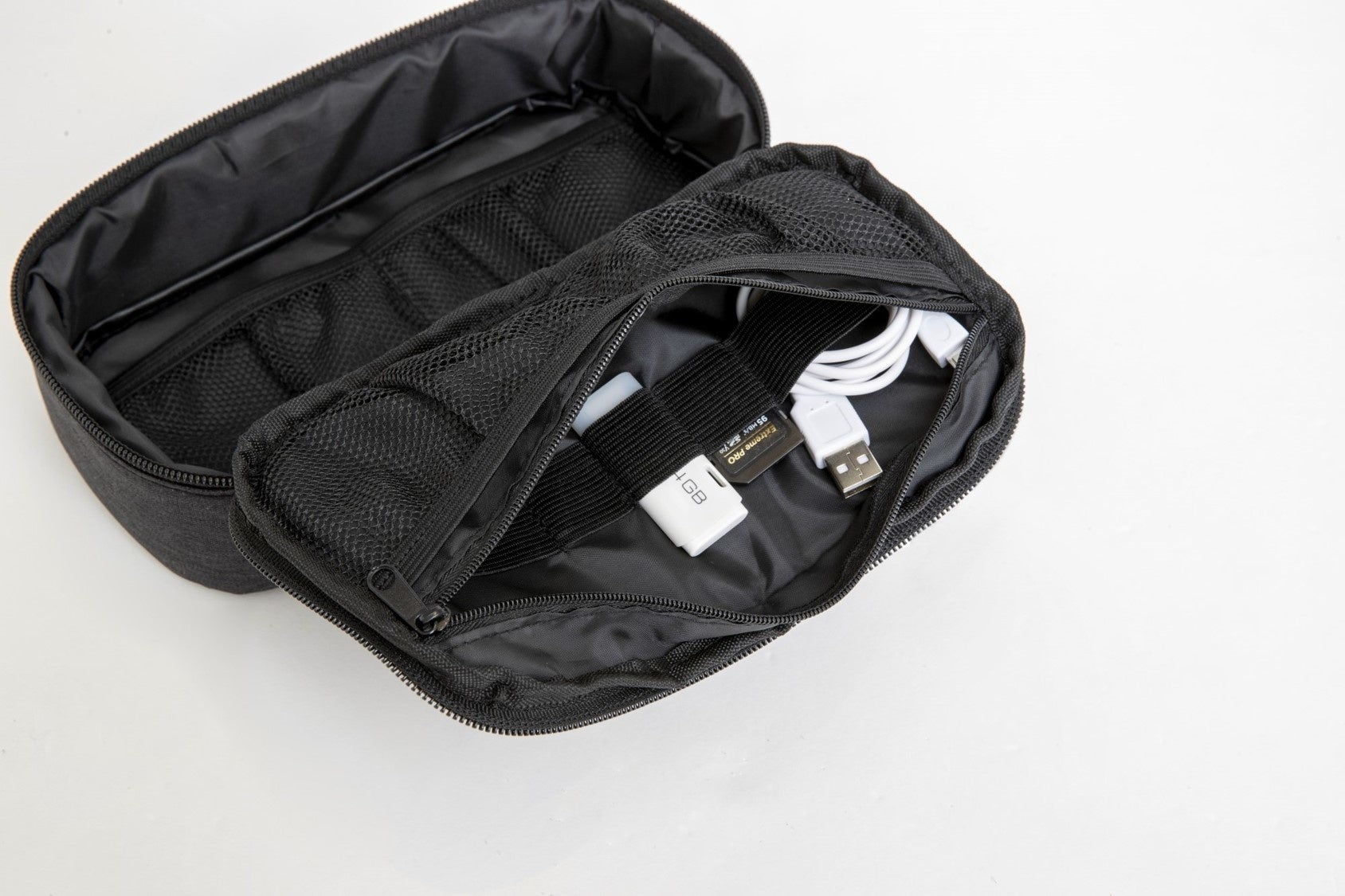 モンスターハンター」公式ブランドブック3/23発売！マルチポーチ&回復