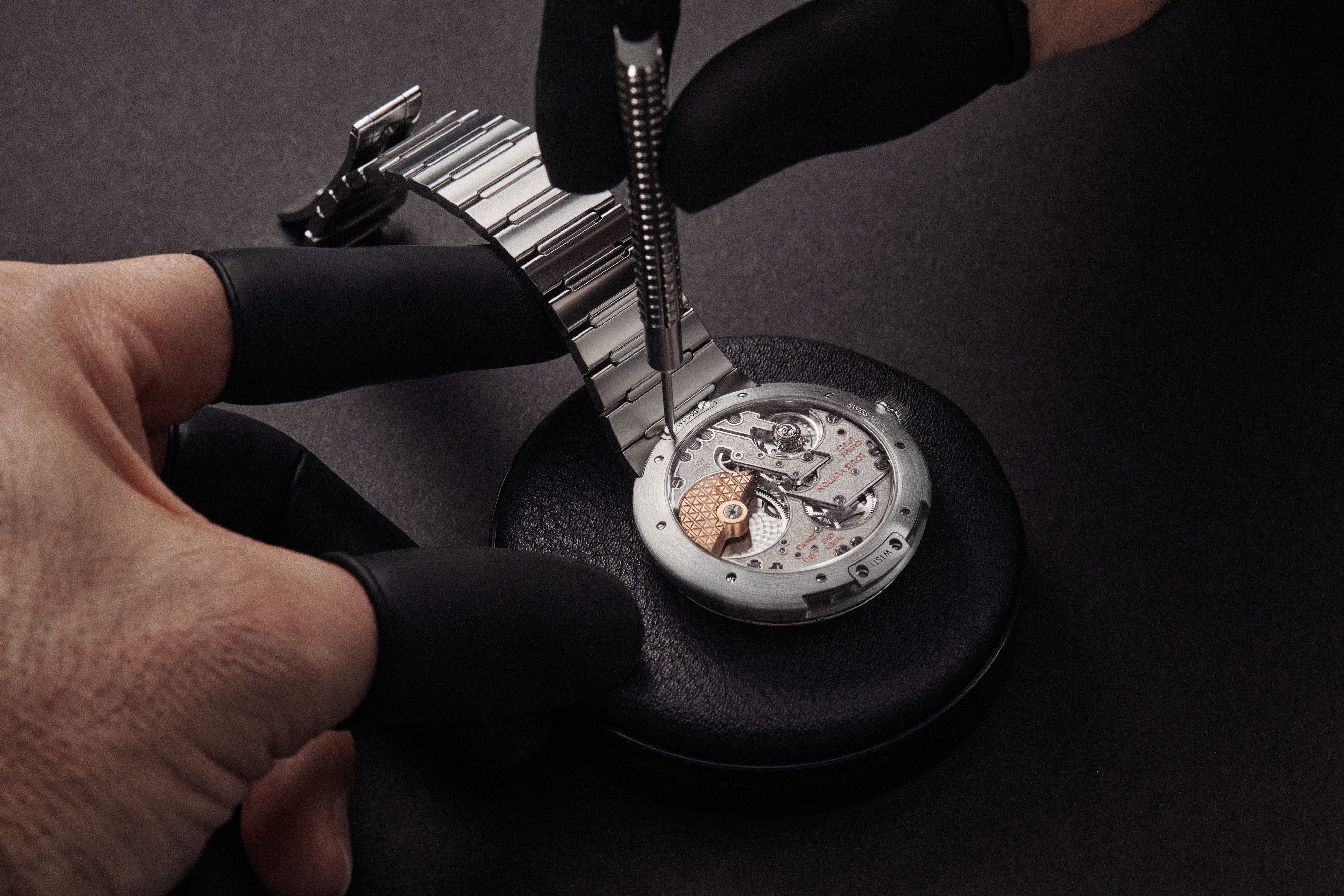 ルイ·ヴィトン】新たなデザインをまとった「タンブール」の新作を発売