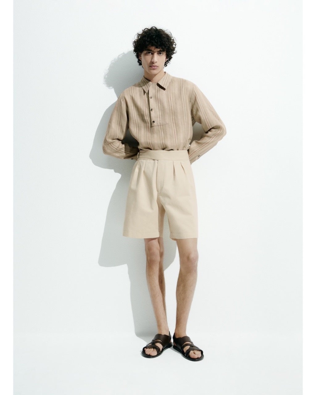 ロロ・ピアーナの2024年リゾートコレクション | ロロ・ピアーナ