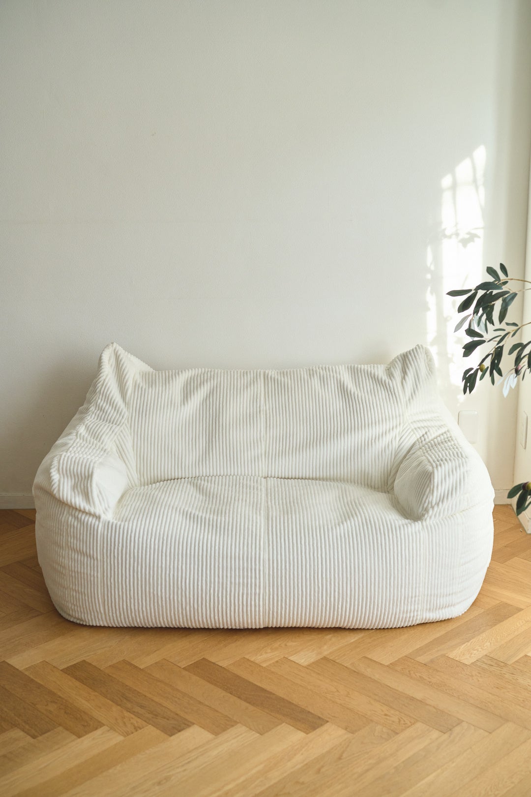 1時間で100台完売！SNSで話題のソファブランド『LOOSY』の1人掛け