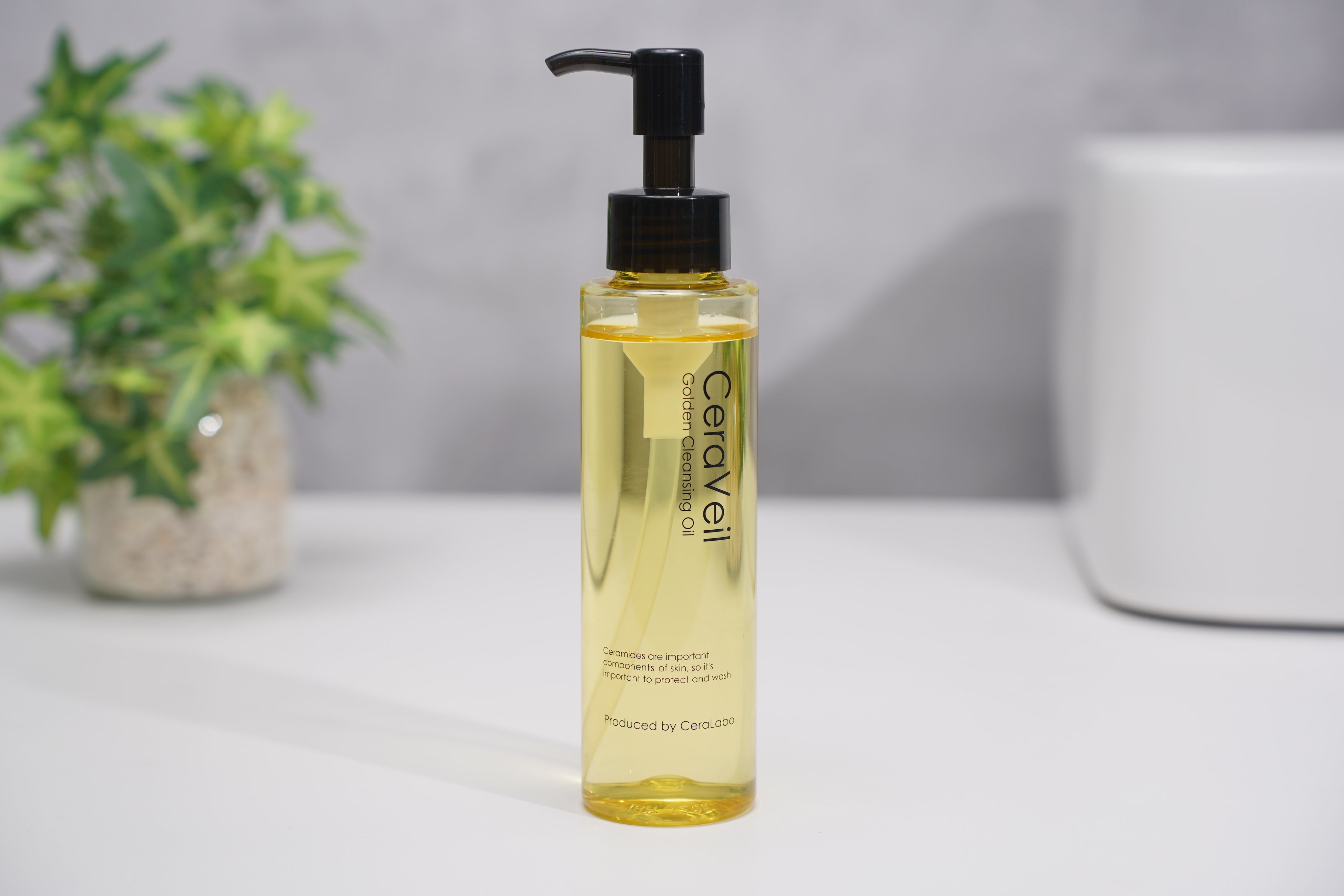 総フォロワー数93万人超 美容化学者「かずのすけ」開発『CeraVeil