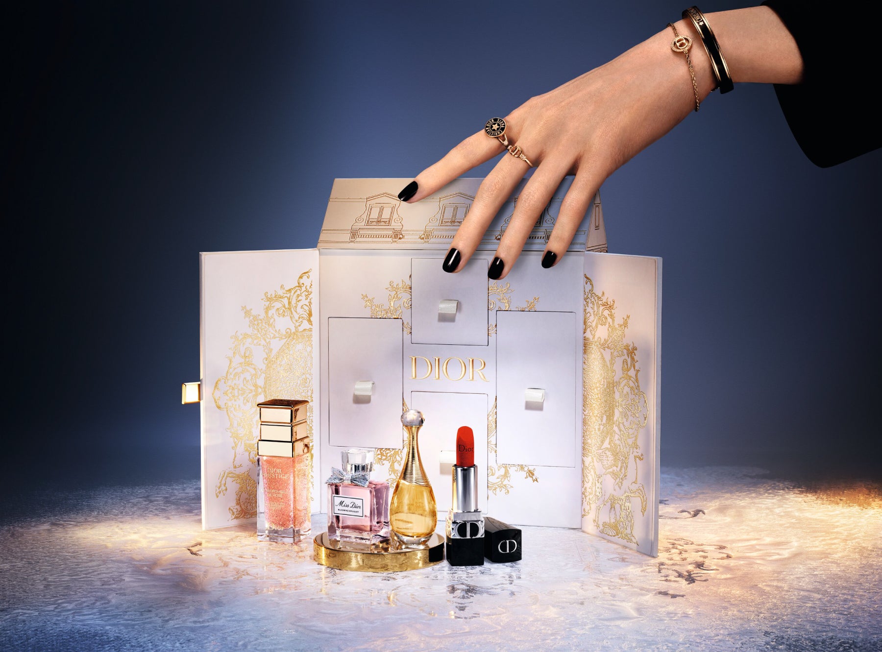 ゴールドに煌めく庭園が描かれたディオール モンテーニュ コフレが登場