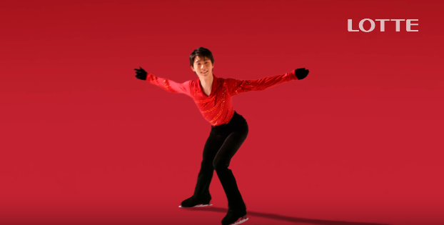 羽生結弦選手が真っ赤な舞台で優雅に舞う！ロッテガーナCM「真っ赤って