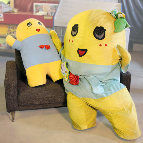 高さ90センチの「ふなっしー」特大ぬいぐるみ発売 雑でゆるい顔も忠実