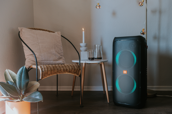 心に響く重低音と圧倒的迫力の高音質がさらに進化！ 防滴機能の搭載と