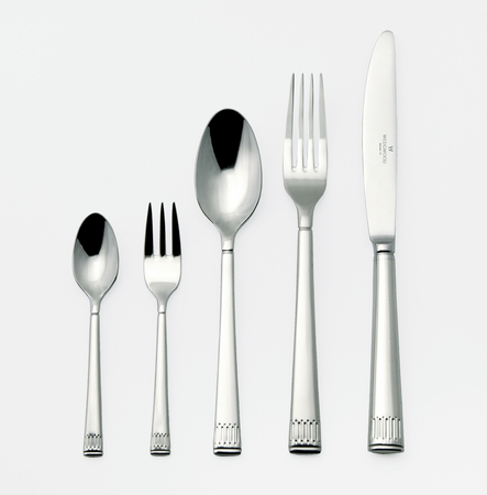 幅広いシーンに合わせやすいシンプルな「クラシック カトラリー」が新