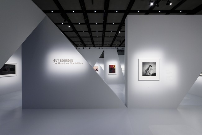 シャネル・ネクサス・ホールにてギイ ブルダン写真展が10月24日まで