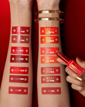 2021年は、もっと強く、もっと勇敢に。燃えさかる炎のようなレッド