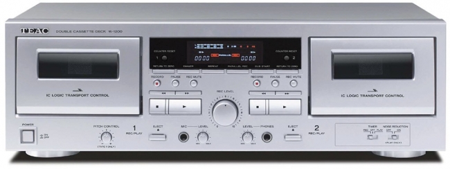カセットテープの魅力を改めて堪能できるダブルカセットデッキ『W-1200