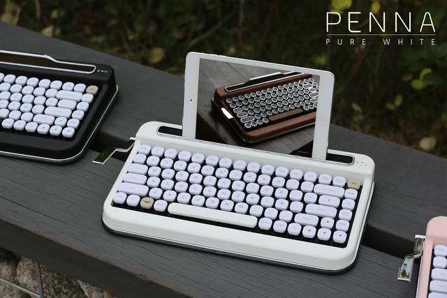 レトロ感溢れる、タイプライター風ワイヤレスキーボード 「PENNA」第2