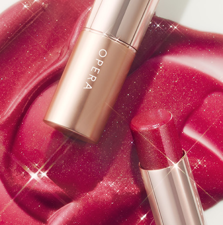 オペラのクリスマス限定色は、ミステリアスにきらめく冬の赤「COSMIC