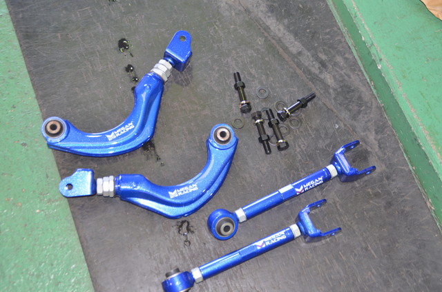 ZVW51 プリウス リアアッパーアーム トーコンアーム交換 四輪