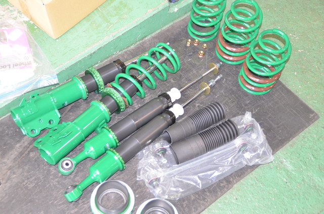 NHP10 アクア TEINの車高調取り付けと四輪アライメント調整