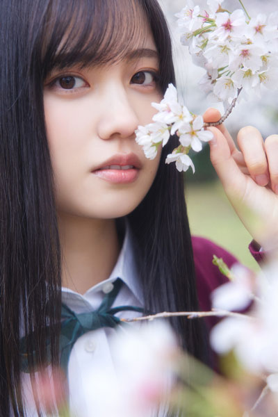 櫻坂46 四期生の撮り下ろし写真&手書きプロフィールが公開！第四