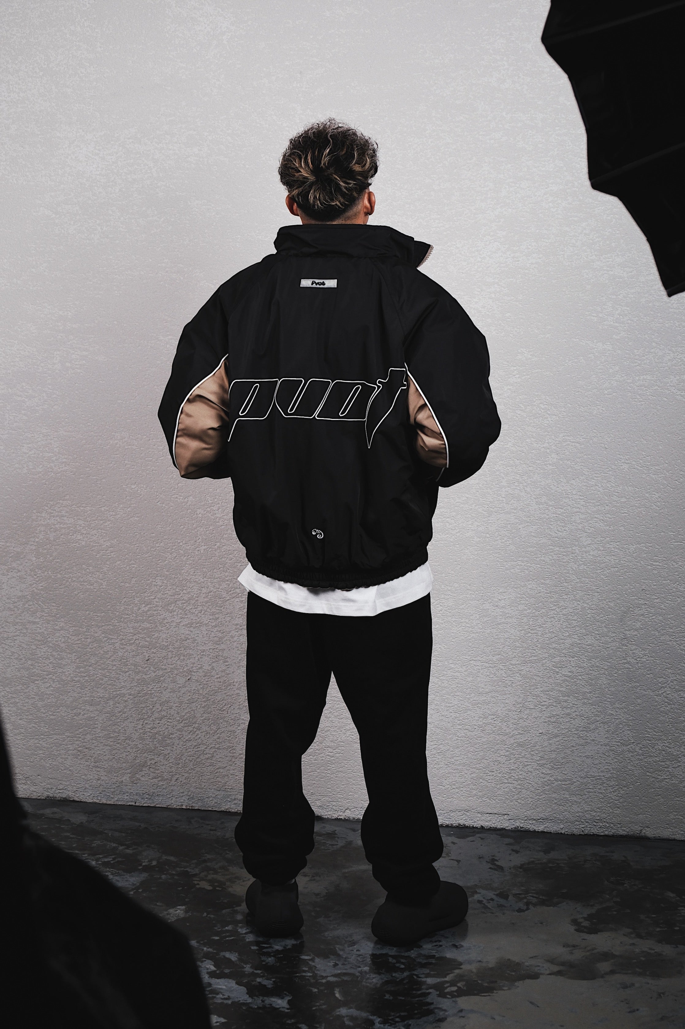 Pvot Crew Stadium Jacket (Black / Beige)