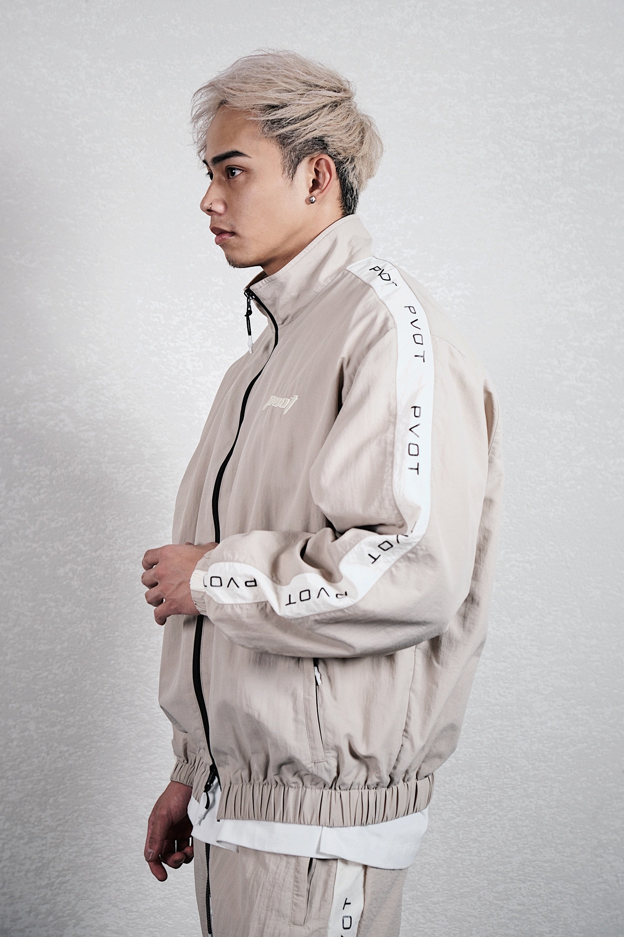 Pvot SL Nylon Jacket (Beige / White)