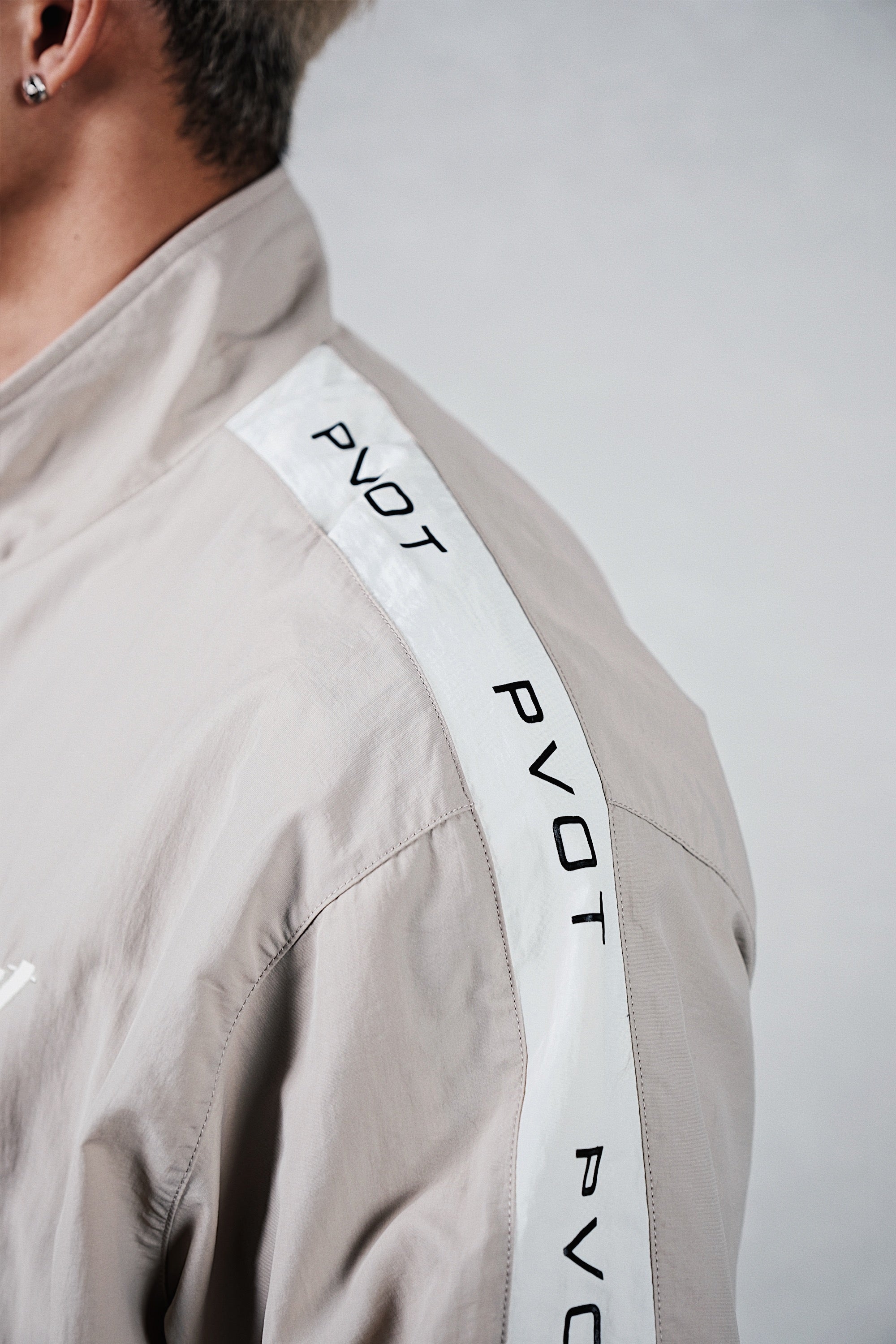 Pvot SL Nylon Jacket (Beige / White)