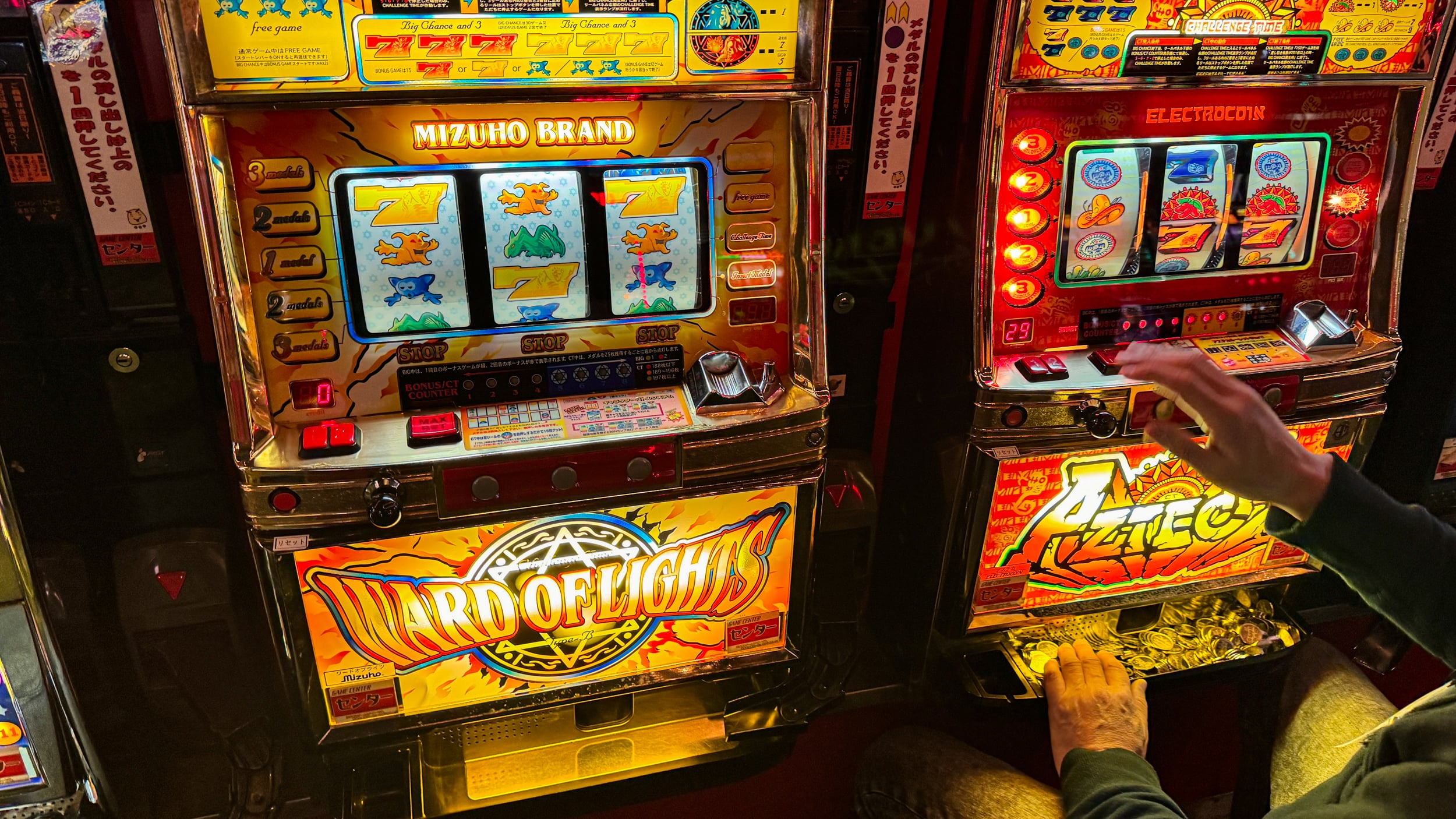 期間限定営業】1990年代の4号機から沖スロ裏モノまで勢ぞろい！メダル