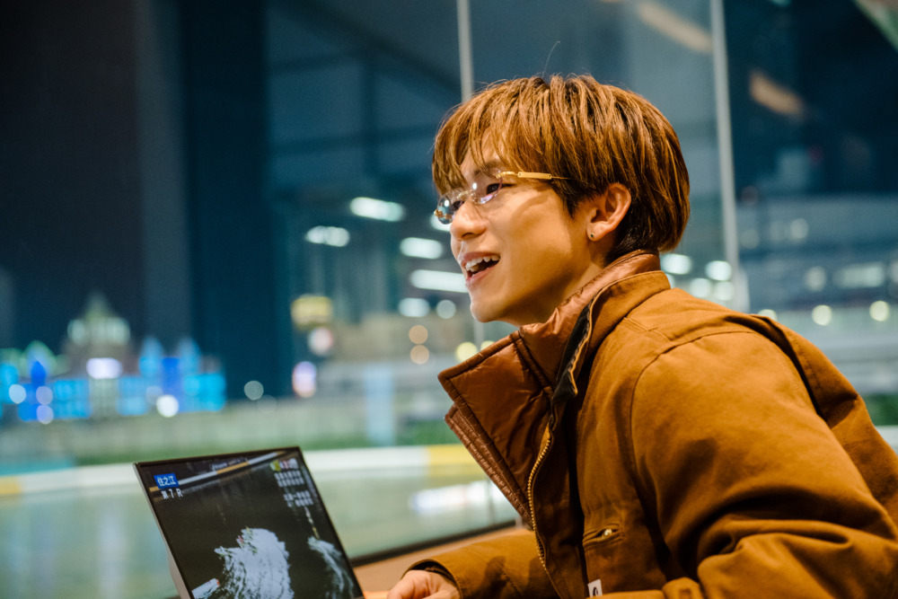 送料無料】EXILE NAOTOさん掲載ページ（ポスターサイズ） 星野書店