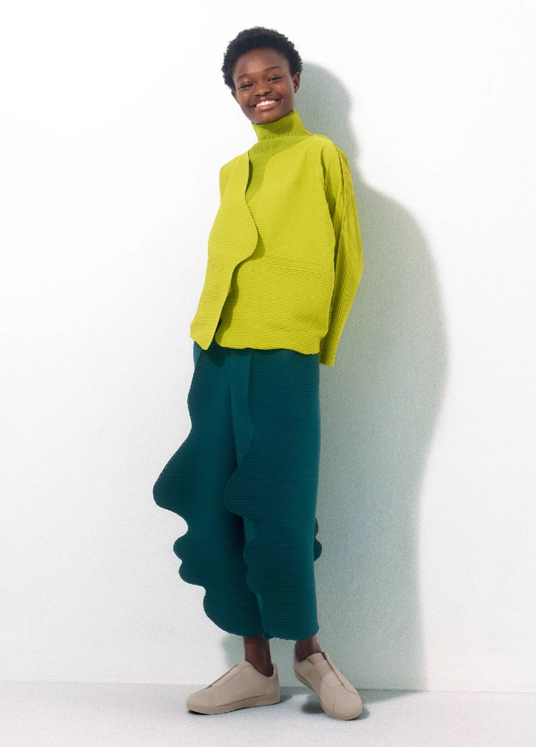 me ISSEY MIYAKE、喜怒哀楽を表現したストレッチプリーツ新アイテムを