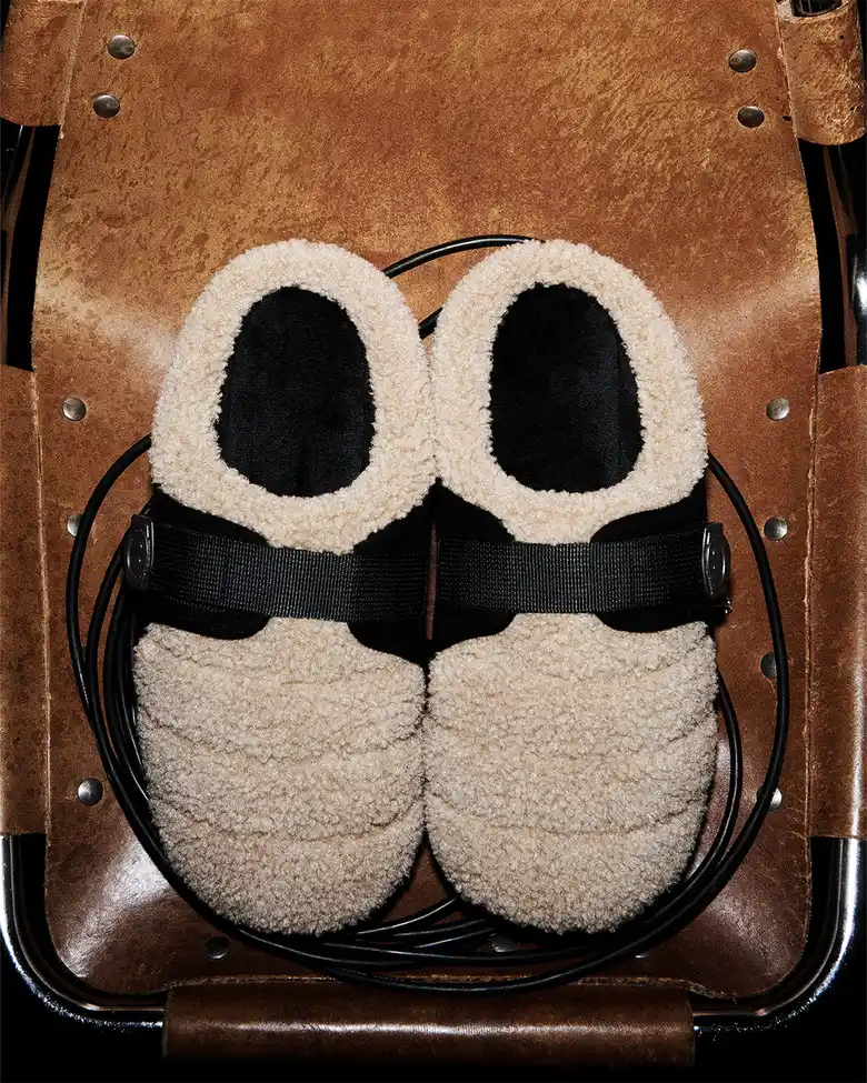 A.P.C.とSUBUがカルトな”ウィンターサンダル”でコラボレーション