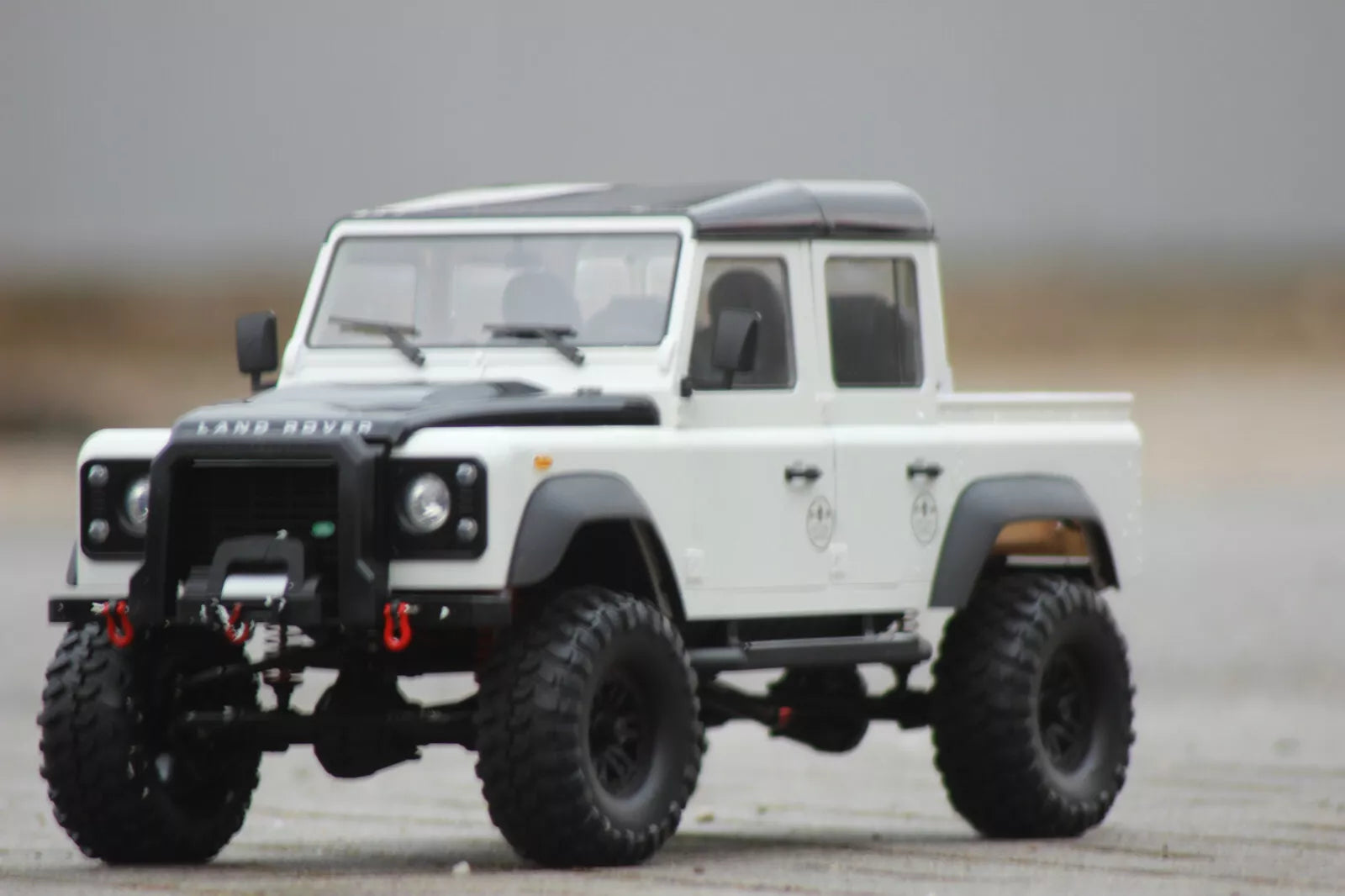 Double E 1/8スケール ランドローバー ディフェンダー D110 ホワイト